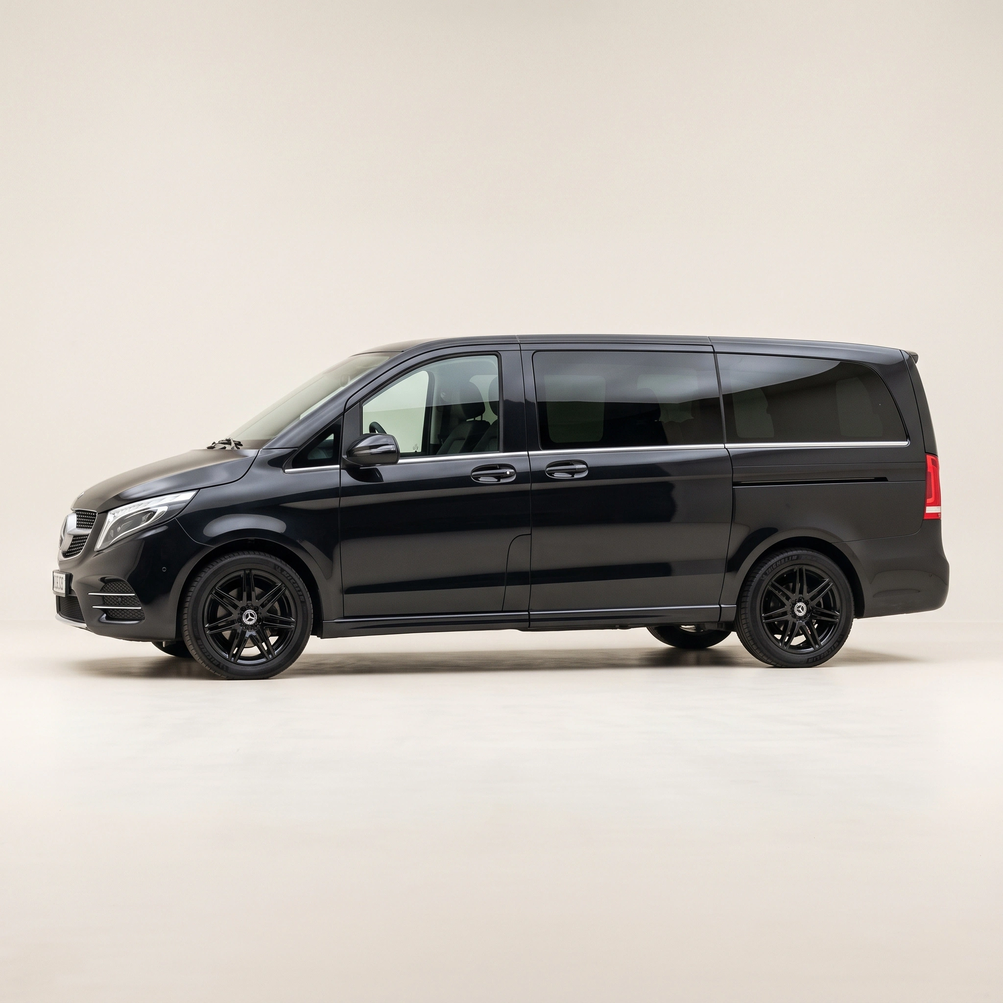 Mercedes-Benz V-Class First Class Van 2