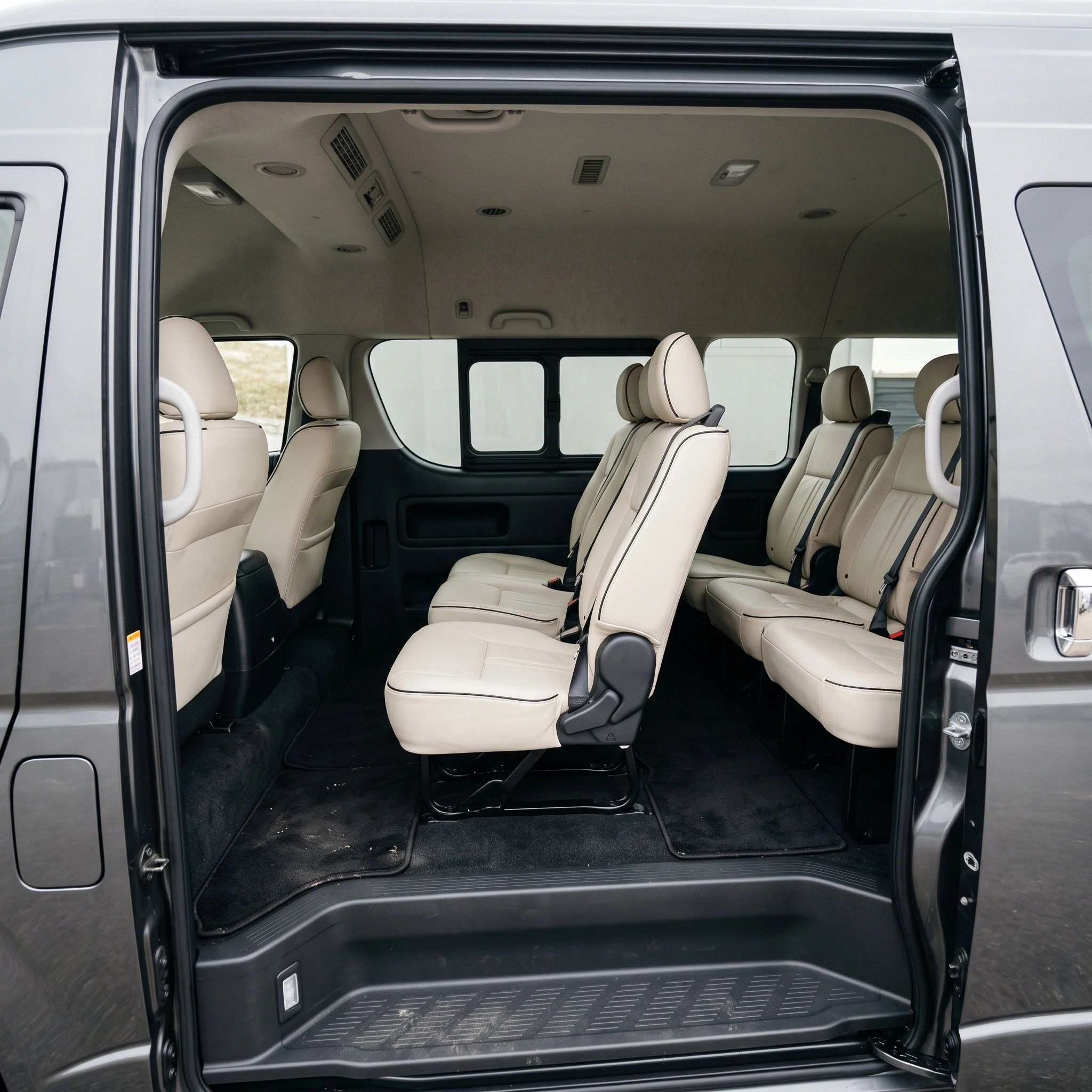 Toyota HiAce 10-Seat Minibus 3
